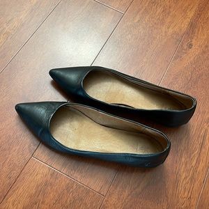 Frye black pointy toe flats 8.5 M